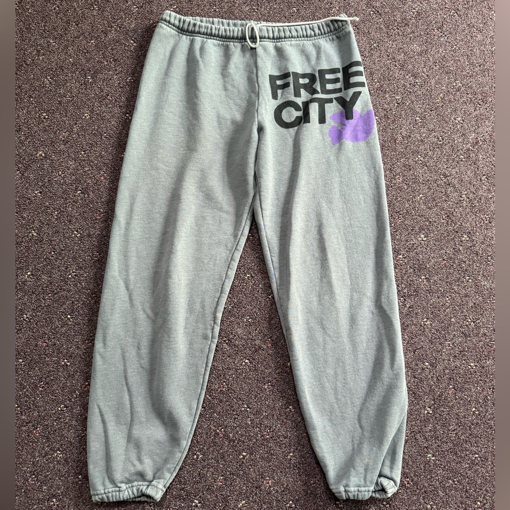 Freecity Gray Relaxed Fit Joggers size small 🔥 🔥 🐦 😎